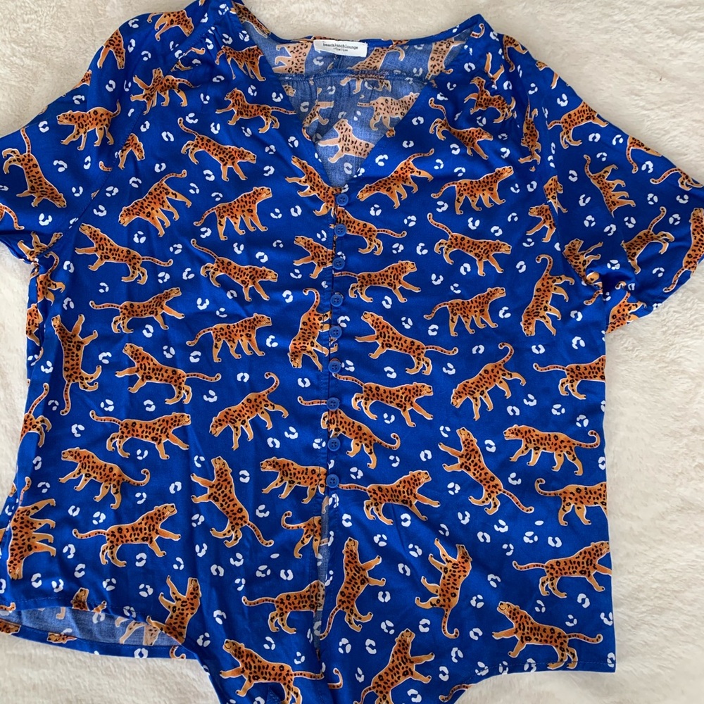 Tie waist tiger shirt